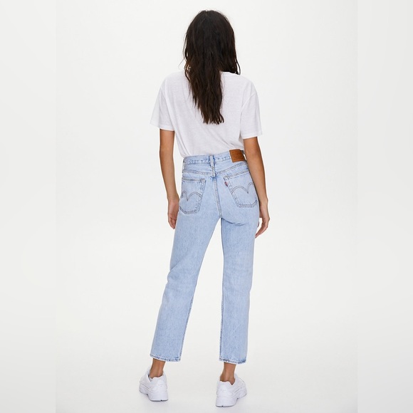 Levi’s Premium Wedgie Straight Light Wash Denim Size 26 - Picture 2 of 8